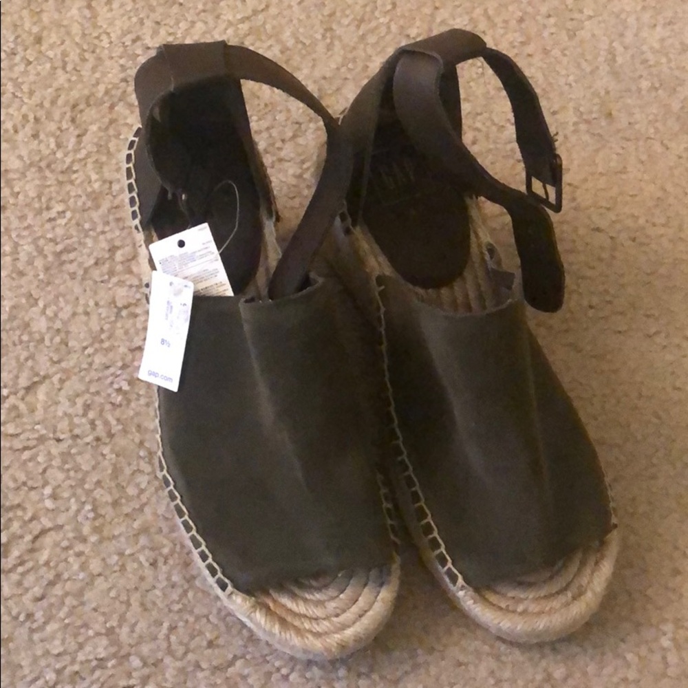 Gap Espradilles, Olive, size 8.5, new with tags